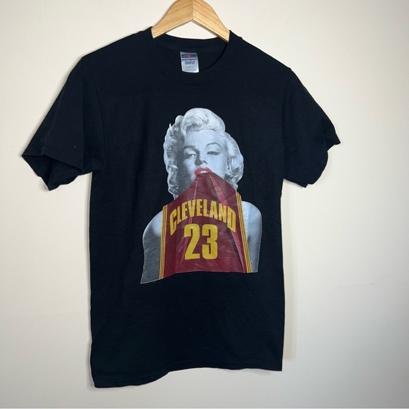 Marilyn Monroe Cleveland Cavaliers LeBron James T-shirt Unisex Size Small - Picture 5 of 5